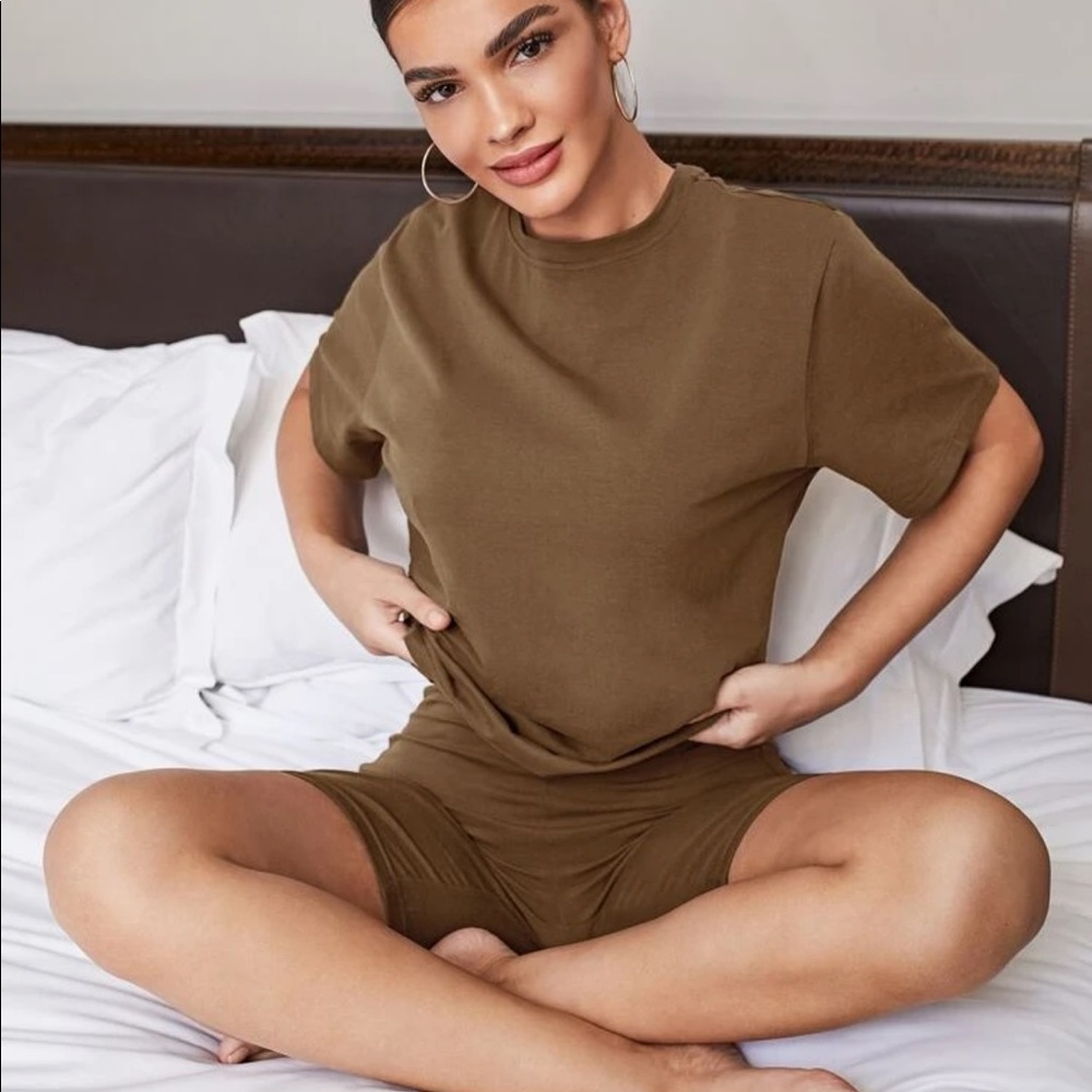 Brown round neck top & matching biker shorts